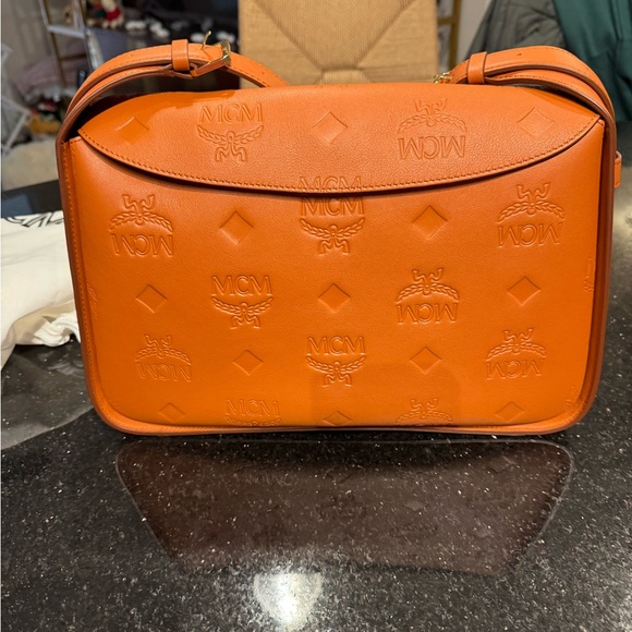 Brand new MCM leather shoulder bag - Picture 2 of 9
